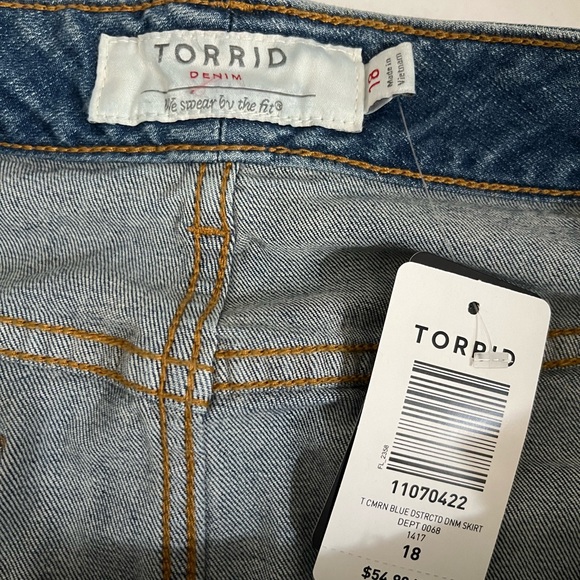 Torrid Distressed Cut Off Denim Mini Skirt Plus Size 18 - Picture 5 of 6